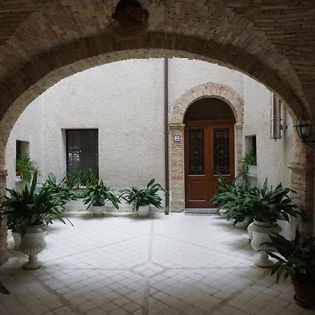 Palazzo De Fabritiis Bed & Breakfast Rosciano  Eksteriør bilde